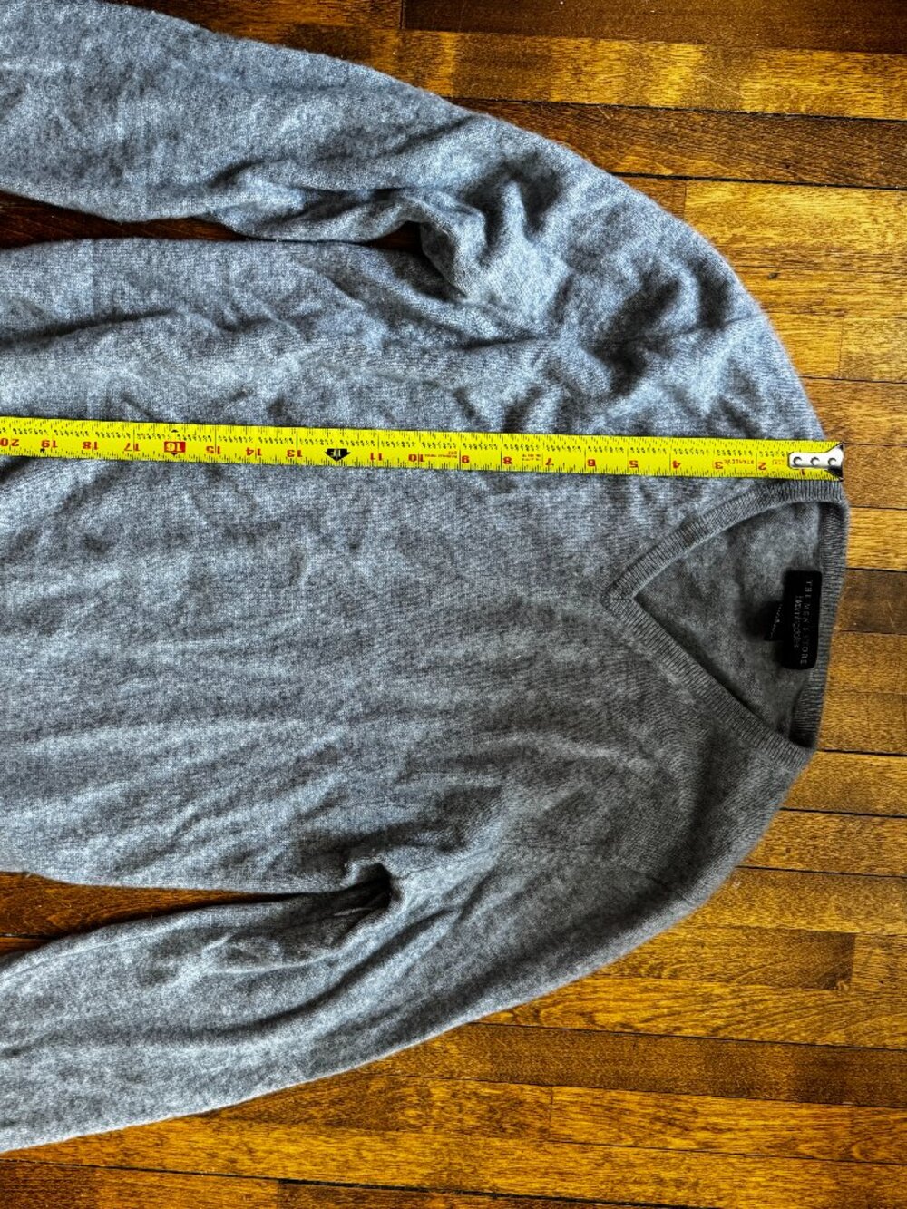 Vintage Bloomingdales The Men's Store 100% Cashmere Grey V-Neck Sweater Small